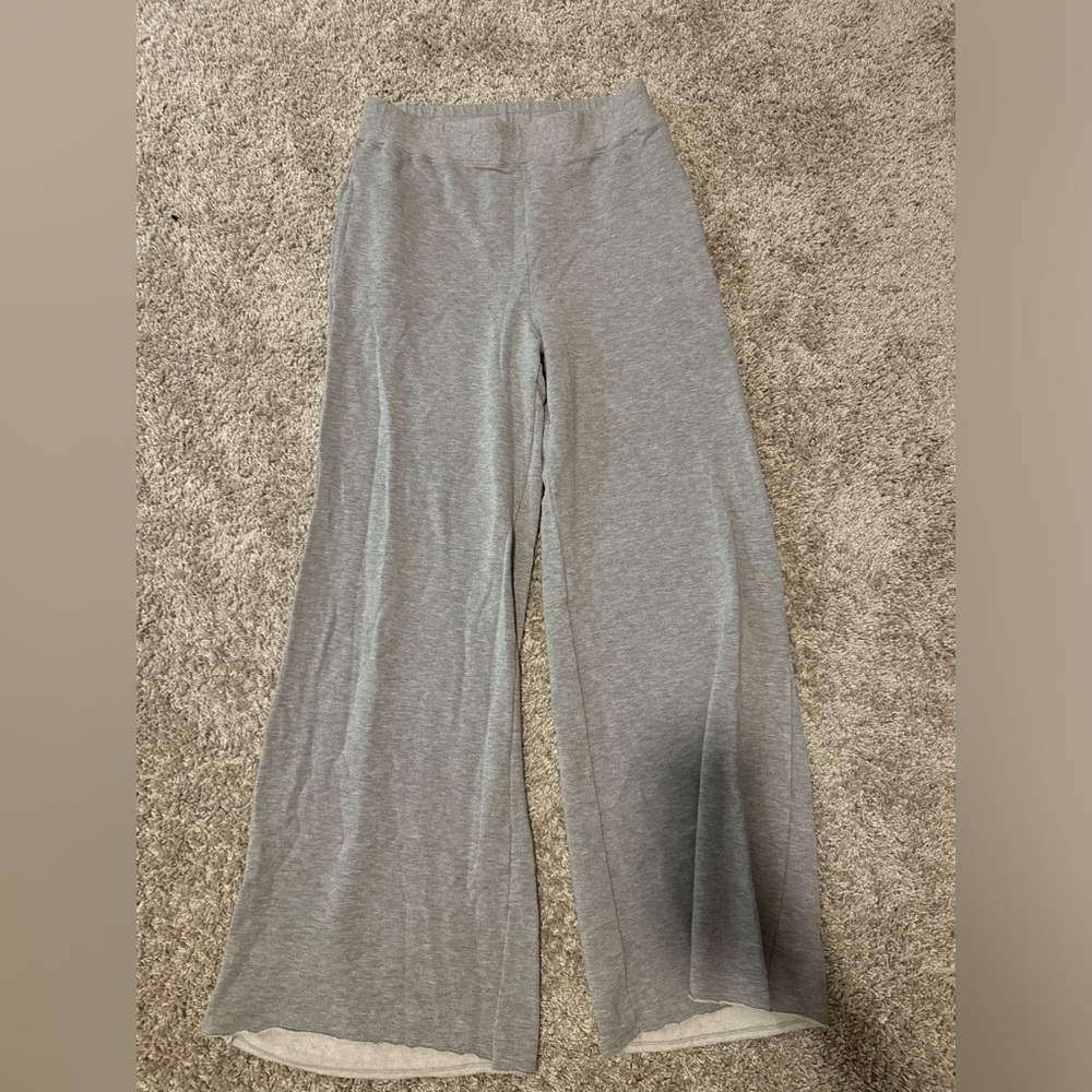 Sundry Grey Size 2 Grey Flared Joggers. ☀️💗